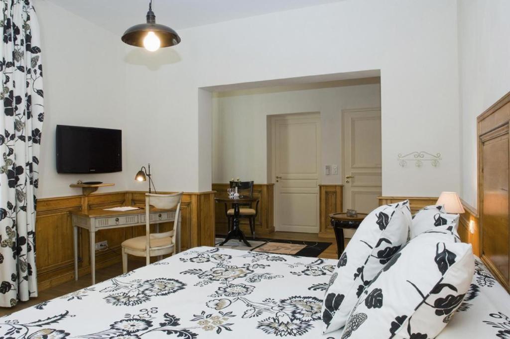 Villa Heloise Hotel Puisseguin Esterno foto